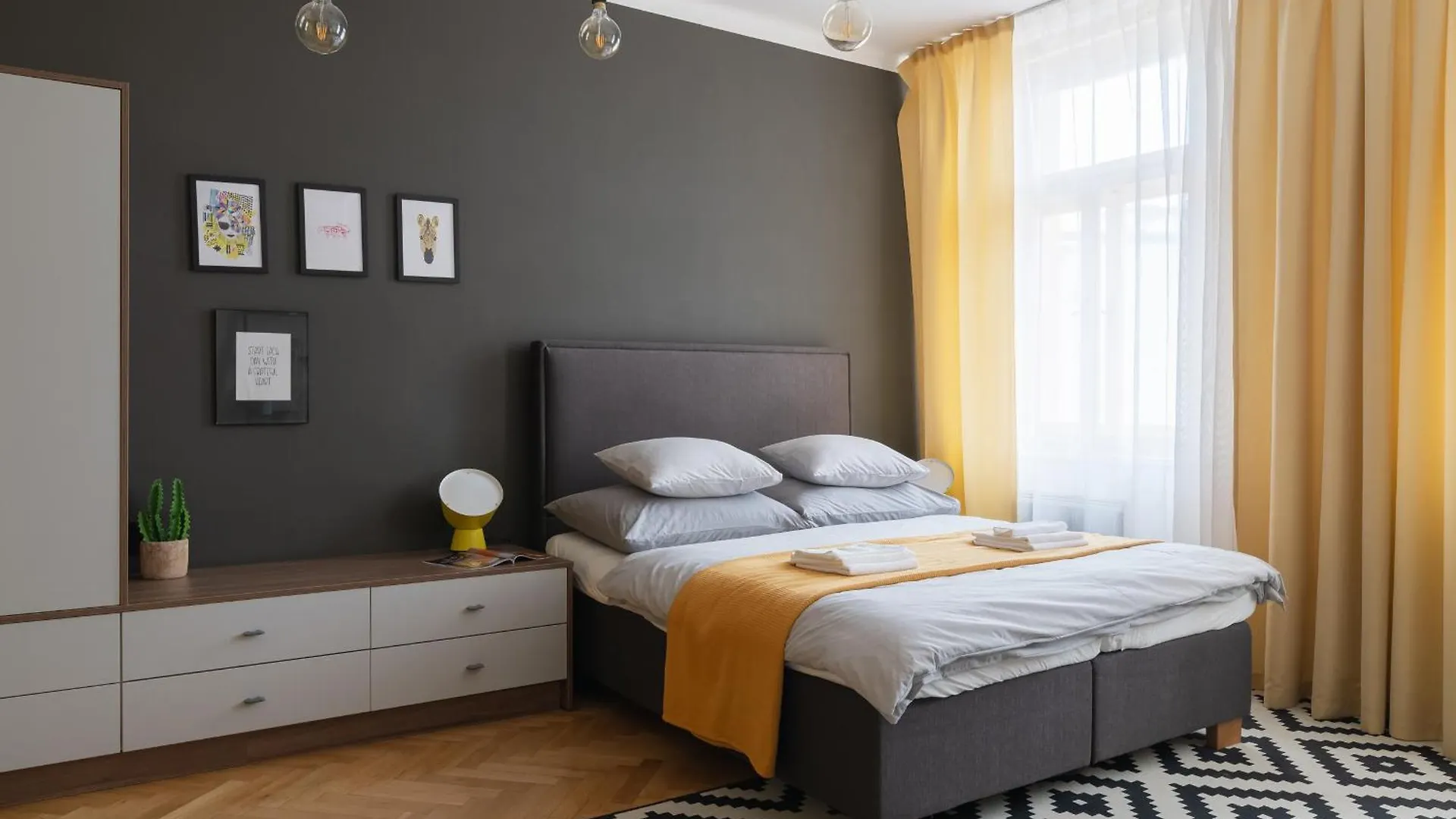 Kontakt z Francouzska Suites